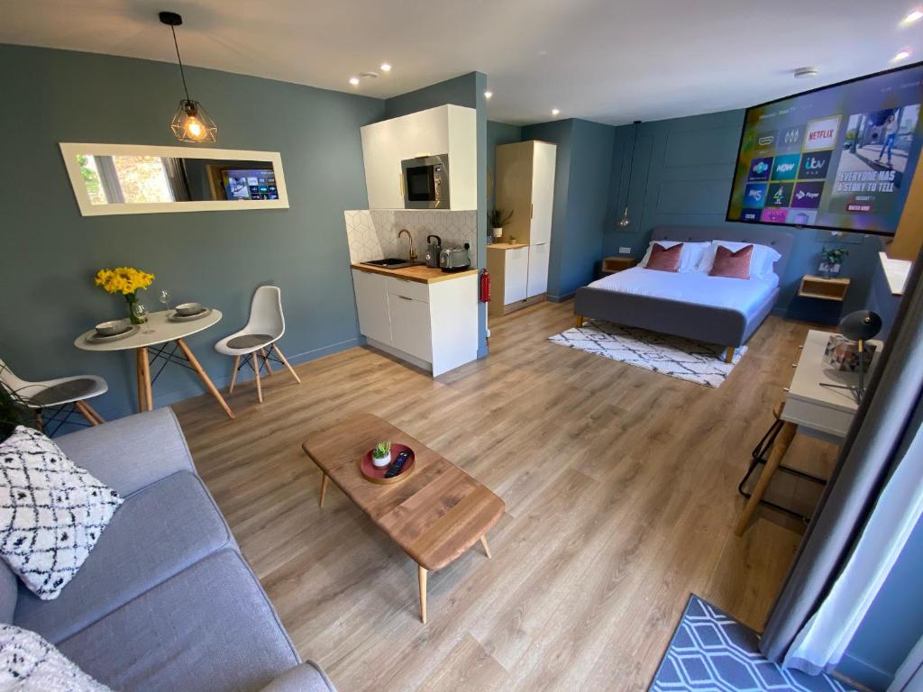 Lynwood Studio room 1