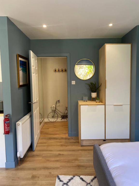 Lynwood Studio room 2