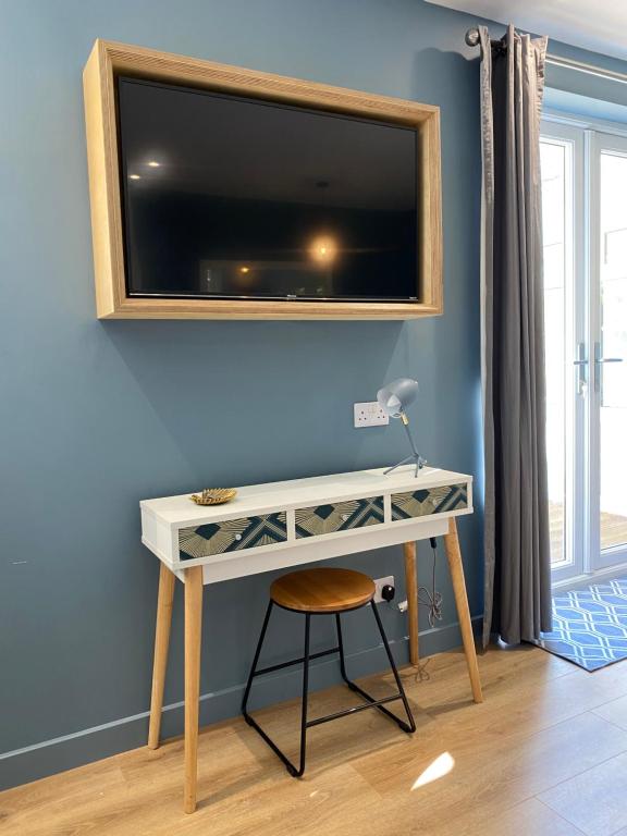 Lynwood Studio room 5