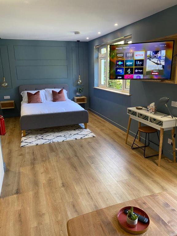 Lynwood Studio room 6